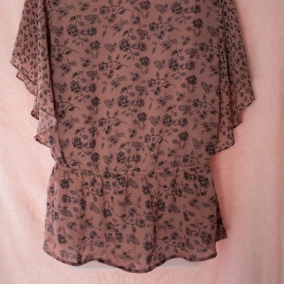 Floral Printed Flutter Sleeve Blouse - Picture 6 of 7